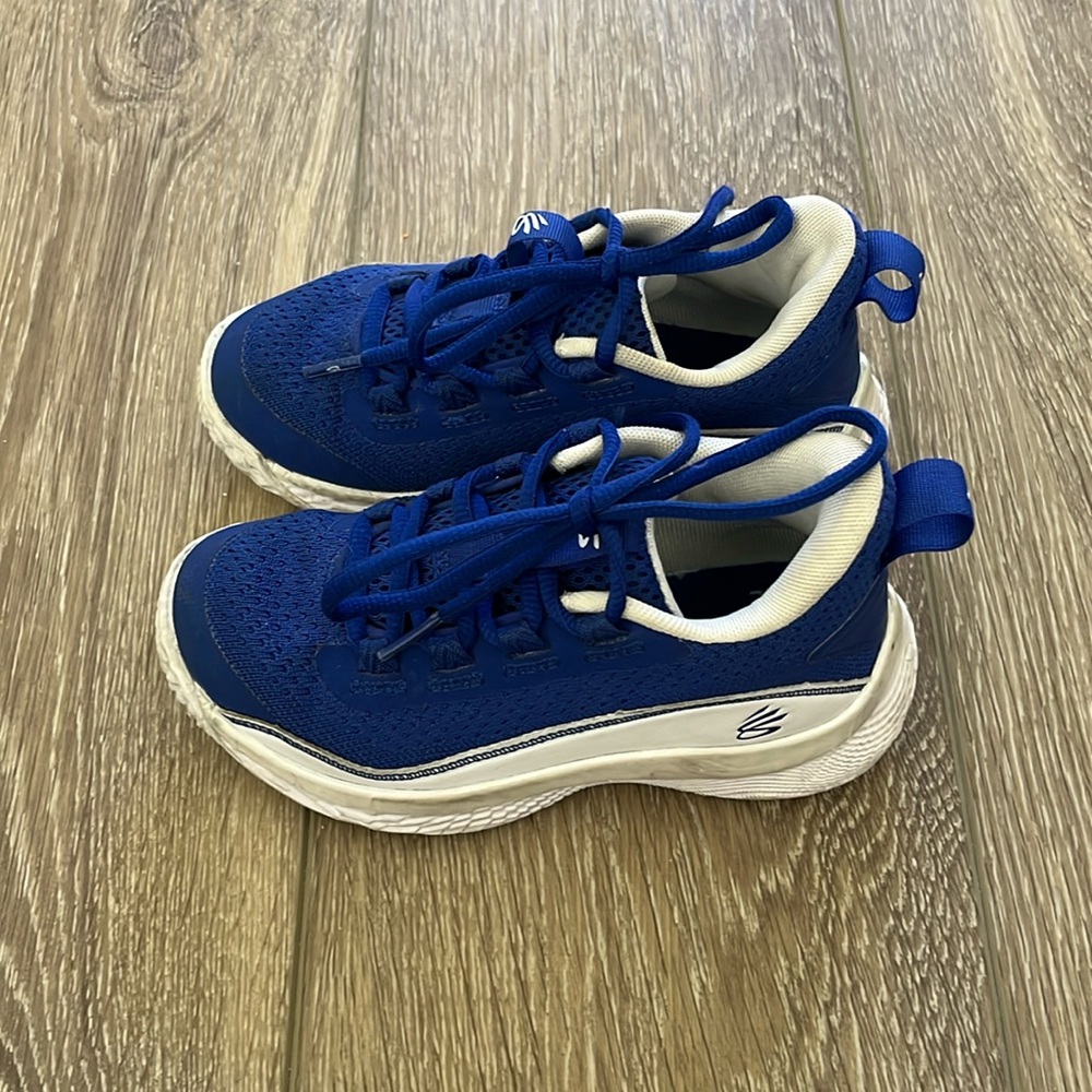 Little kids size 11 Under Armour Curry basketball shoes